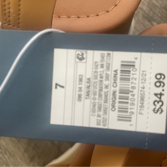 Women’s Textured Heels - Picture 6 of 6